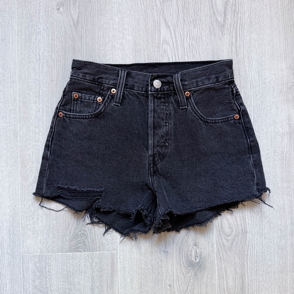 Levi's 501® Original Fit High Rise Shorts - Picture 3 of 4